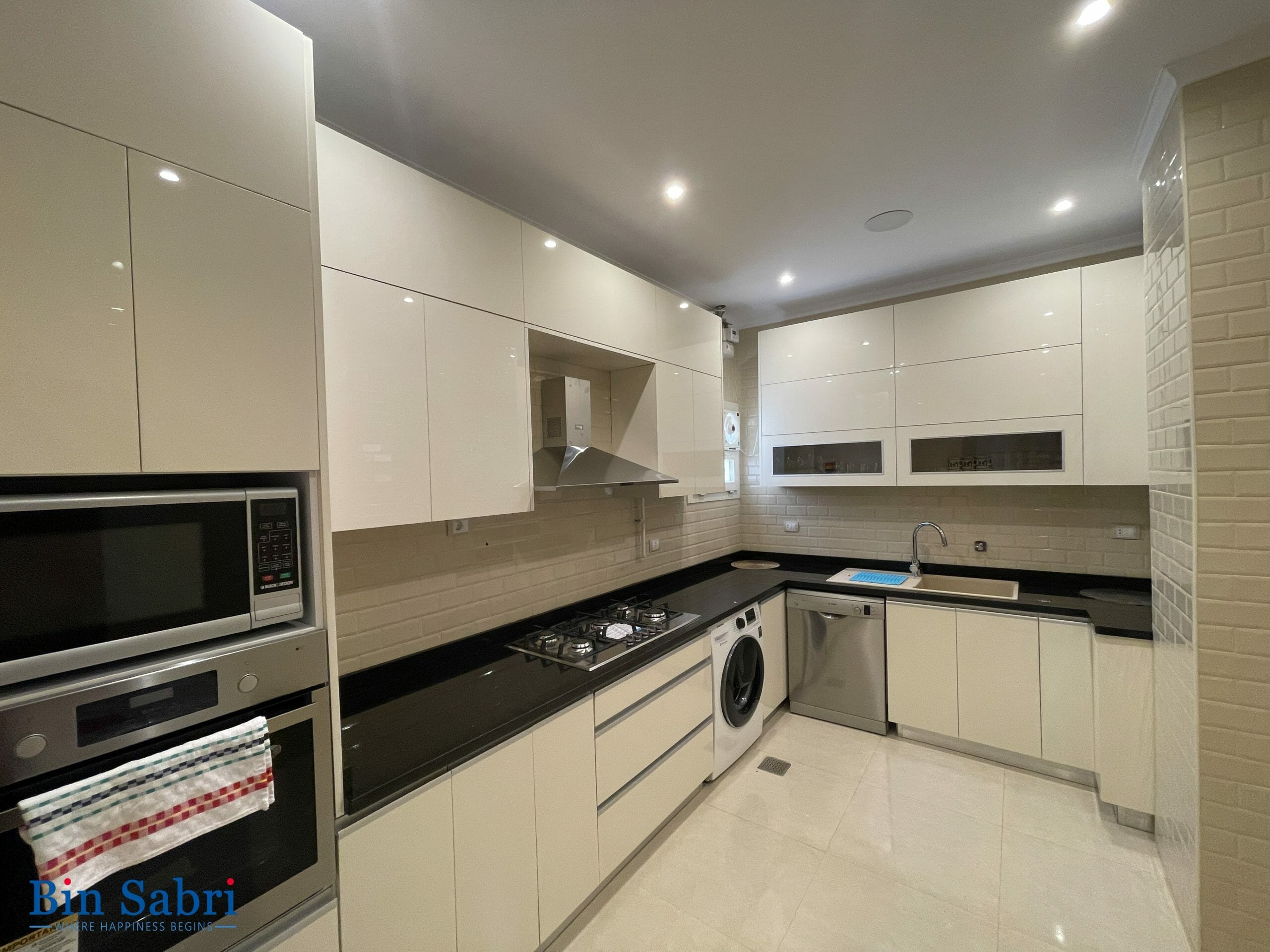 مطابخ بولي لاك