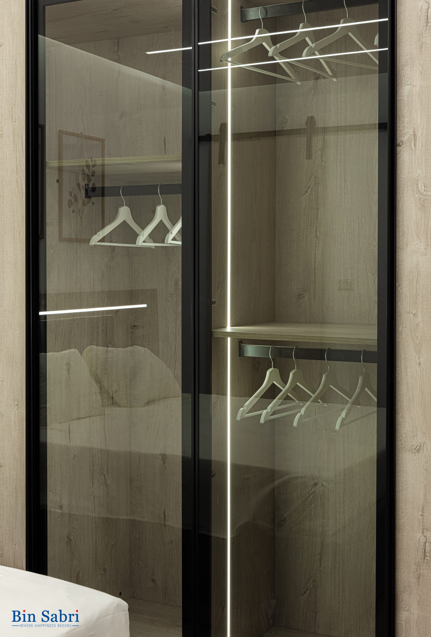 0D7A9039 دريسنج روم داخل غرفة النوم 2025